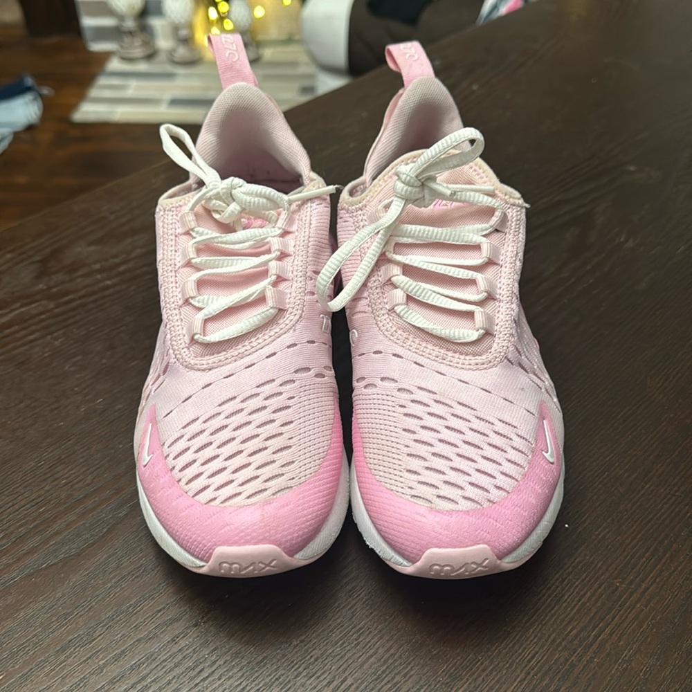 Youth Girls pink Nike Air 270